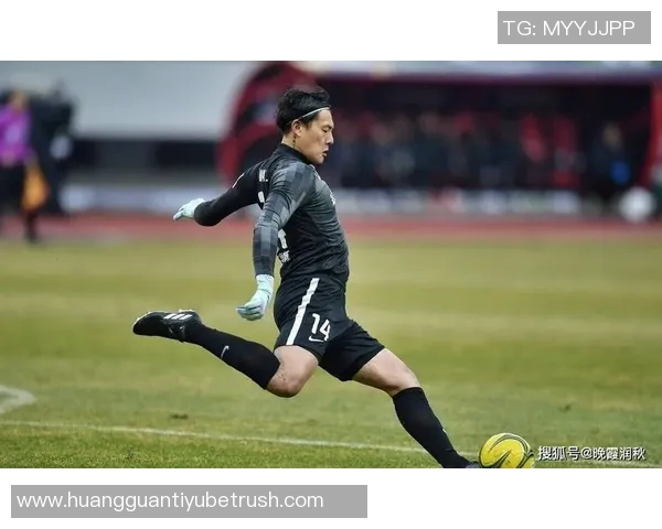 达兰头球破门被判越位VAR确认进球无效王大雷险守十指关