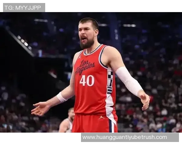 贝弗利称独行侠争冠潜力巨大双中锋阵容提升防守表现